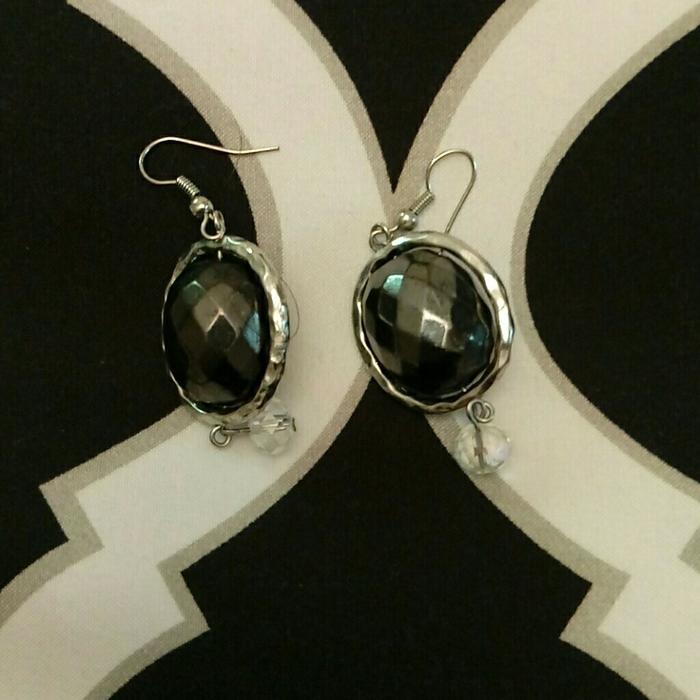 EARRING AND NECKLACE SET - Picture 2 of 3